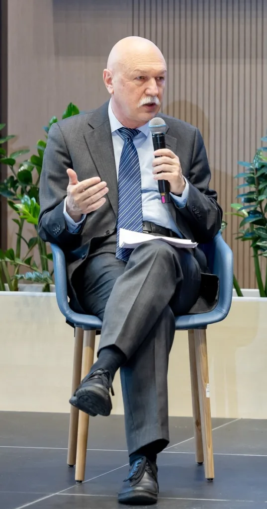 Săndulescu: Mai devreme sau mai târziu, Energocomul trebuie fragmentat în mai multe entități 2 RENERGY