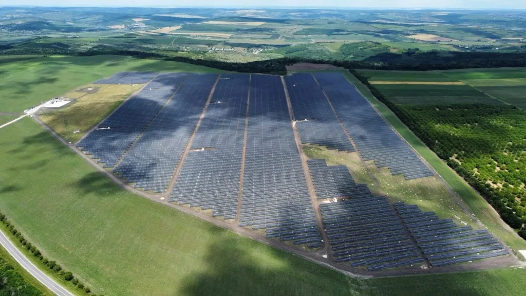 Parcul de 50 MW de la Rădeni, cel mai mare din țară, este funcțional 1 RENERGY