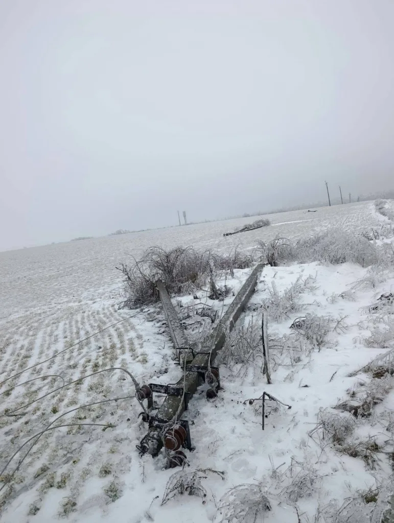 Energie restabilită în zeci de localități: bilanțul operatorilor la ora 17:00, pe fondul chiciurii 12 RENERGY