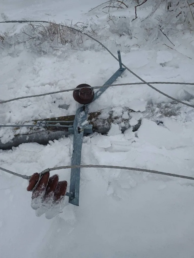 Energie restabilită în zeci de localități: bilanțul operatorilor la ora 17:00, pe fondul chiciurii 10 RENERGY