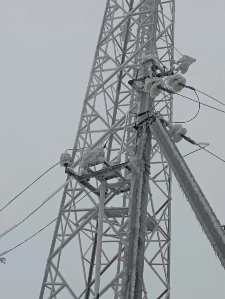 Energie restabilită în zeci de localități: bilanțul operatorilor la ora 17:00, pe fondul chiciurii 4 RENERGY