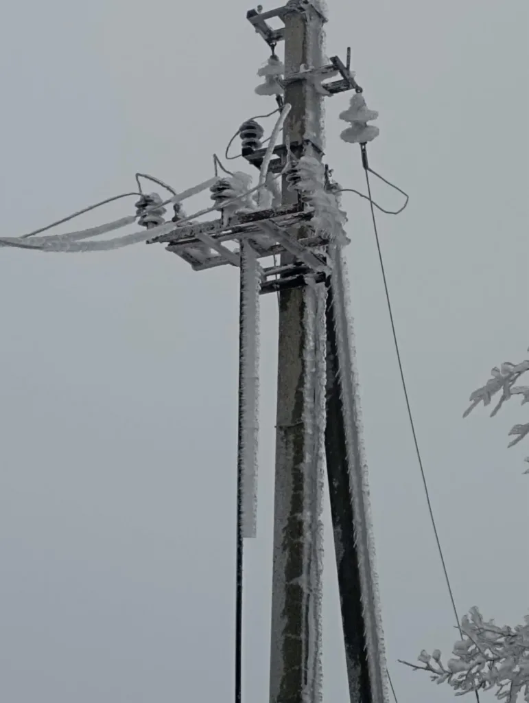 Energie restabilită în zeci de localități: bilanțul operatorilor la ora 17:00, pe fondul chiciurii 2 RENERGY