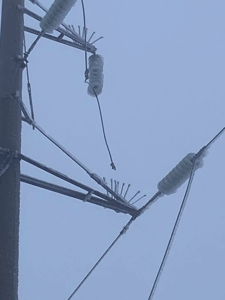 Energie restabilită în zeci de localități: bilanțul operatorilor la ora 17:00, pe fondul chiciurii 6 RENERGY