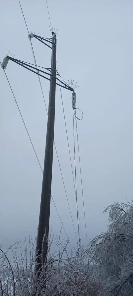 Energie restabilită în zeci de localități: bilanțul operatorilor la ora 17:00, pe fondul chiciurii 7 RENERGY